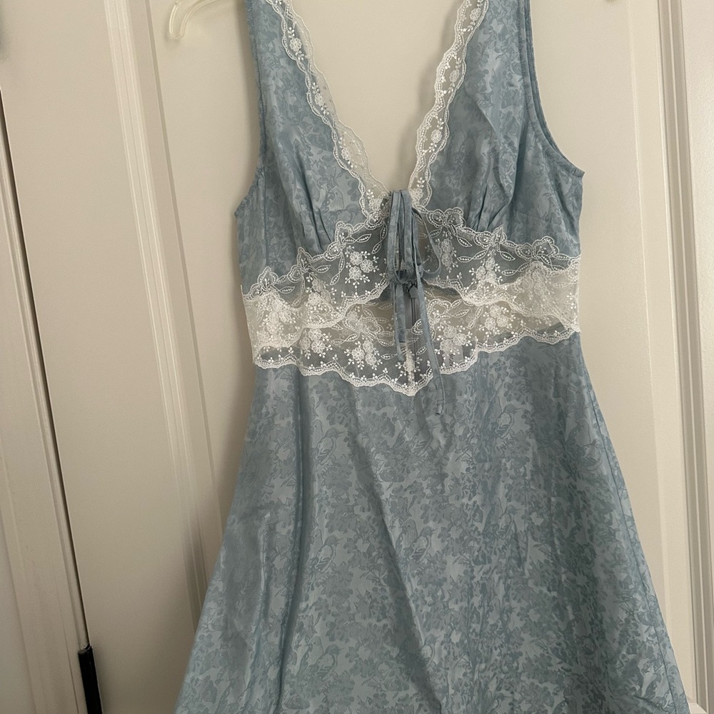 Lace-Trim Blue Floral Chemise Nightdress